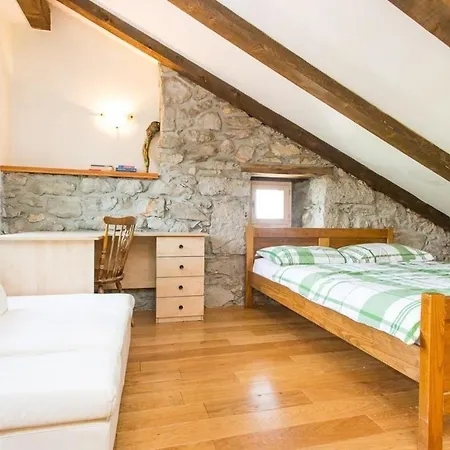 Nyaraló Modern Eingerichtetes Ferienhaus Mit Alter Taverne *