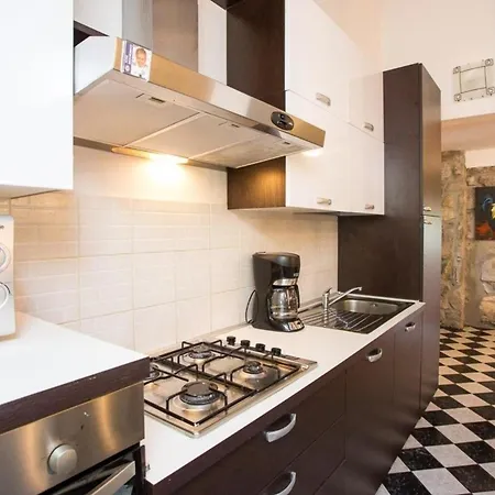 Modern Eingerichtetes Ferienhaus Mit Alter Taverne Nyaraló