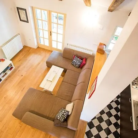 Modern Eingerichtetes Ferienhaus Mit Alter Taverne Viskovo