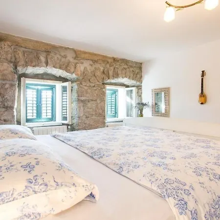 Modern Eingerichtetes Ferienhaus Mit Alter Taverne * Viskovo